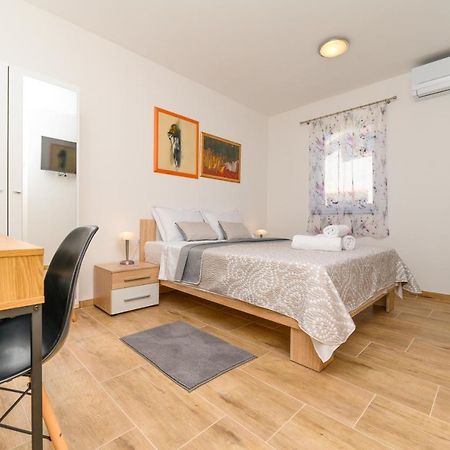 Rooms Forever Miholascica Bagian luar foto