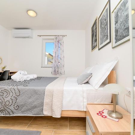 Rooms Forever Miholascica Bagian luar foto