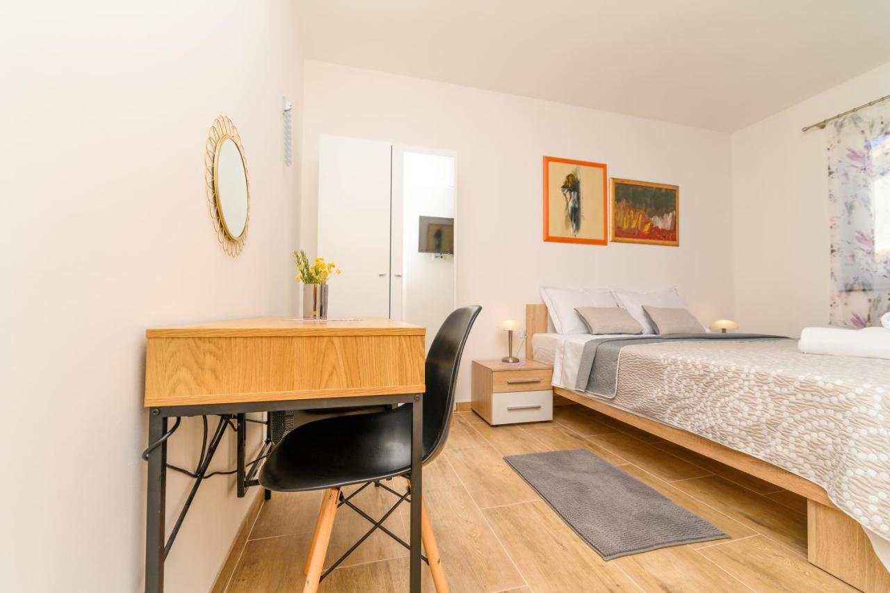 Rooms Forever Miholascica Bagian luar foto