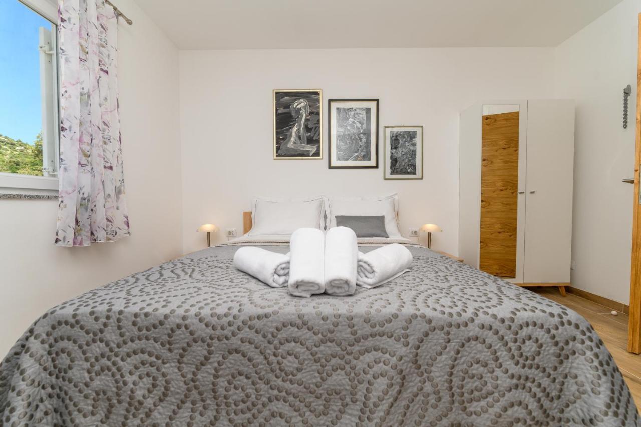 Rooms Forever Miholascica Bagian luar foto