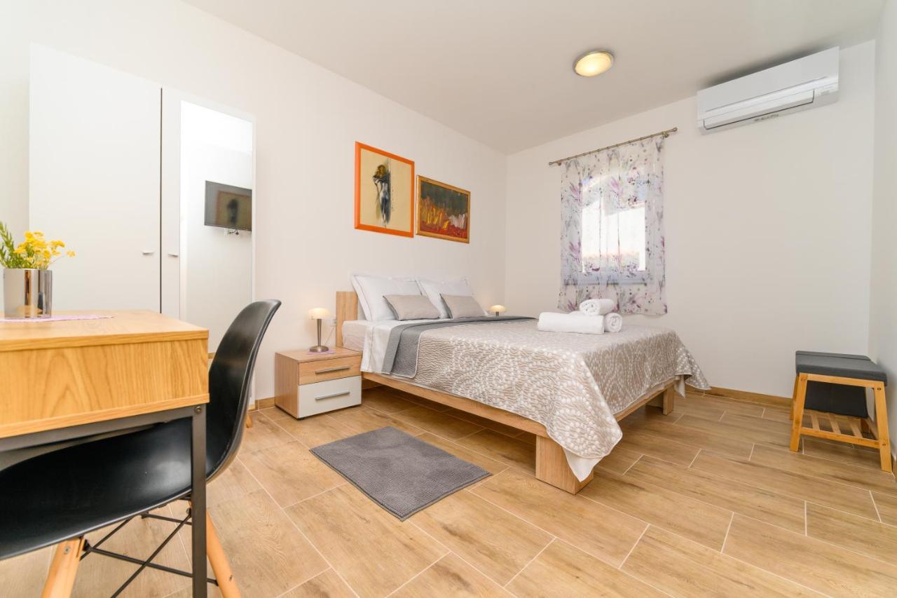 Rooms Forever Miholascica Bagian luar foto