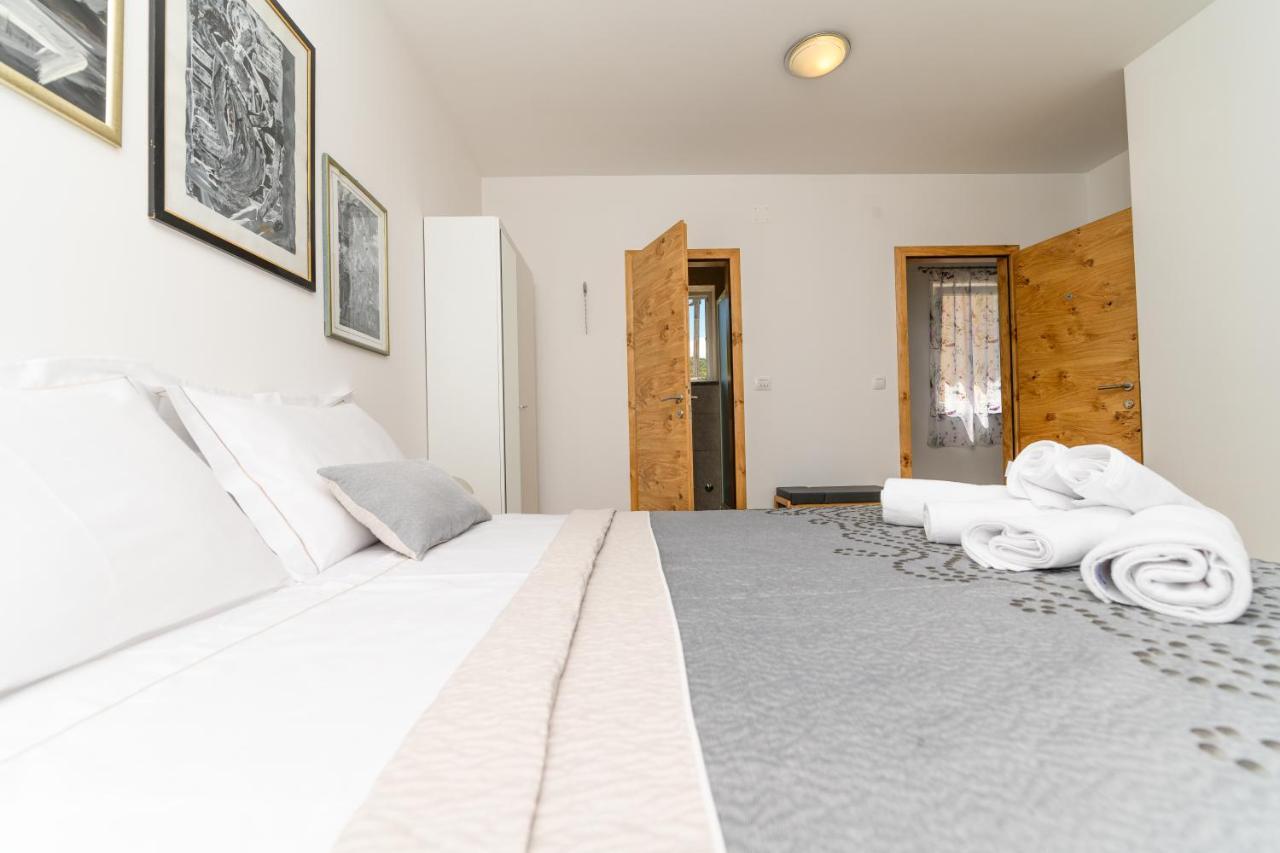 Rooms Forever Miholascica Bagian luar foto